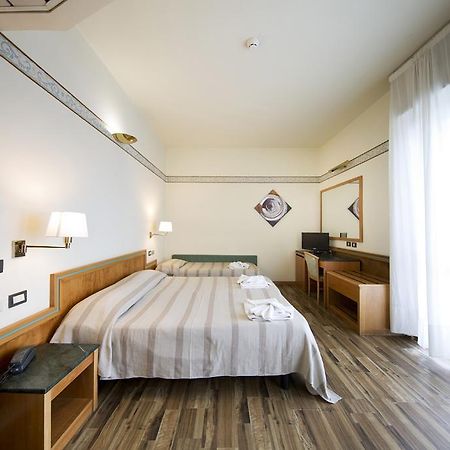 Hotel Marina Bay Rimini Esterno foto