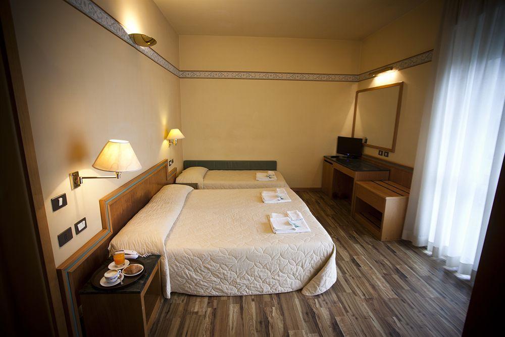 Hotel Marina Bay Rimini Esterno foto
