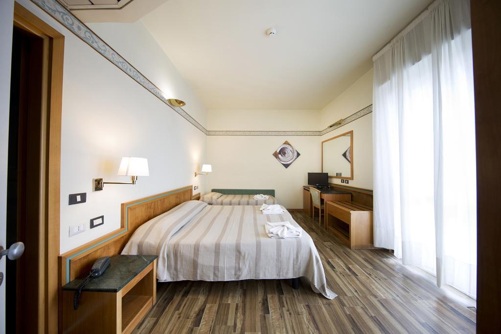 Hotel Marina Bay Rimini Esterno foto