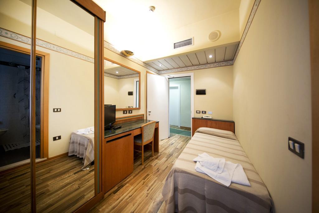 Hotel Marina Bay Rimini Esterno foto