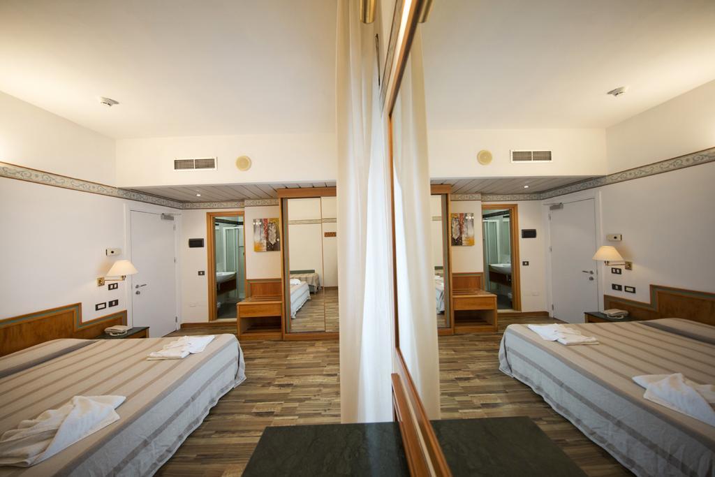 Hotel Marina Bay Rimini Esterno foto