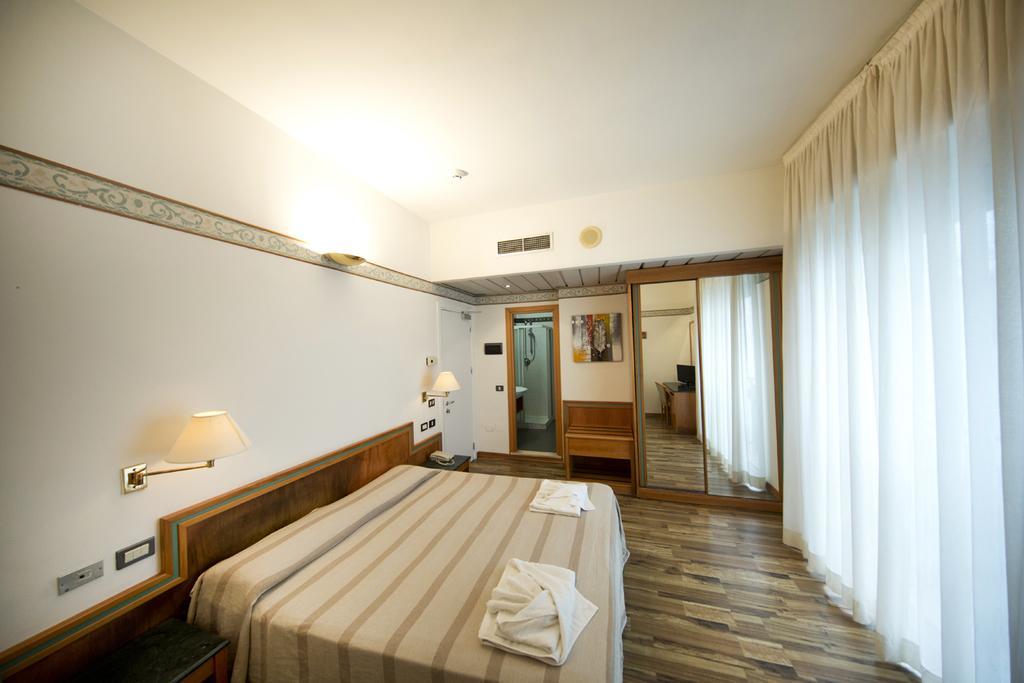Hotel Marina Bay Rimini Esterno foto