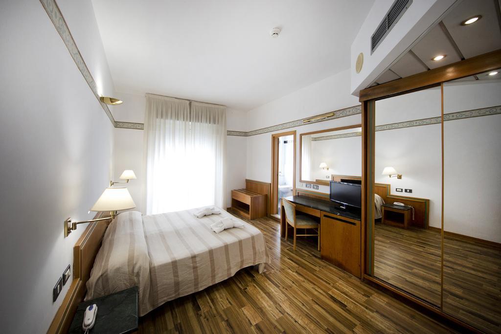Hotel Marina Bay Rimini Esterno foto