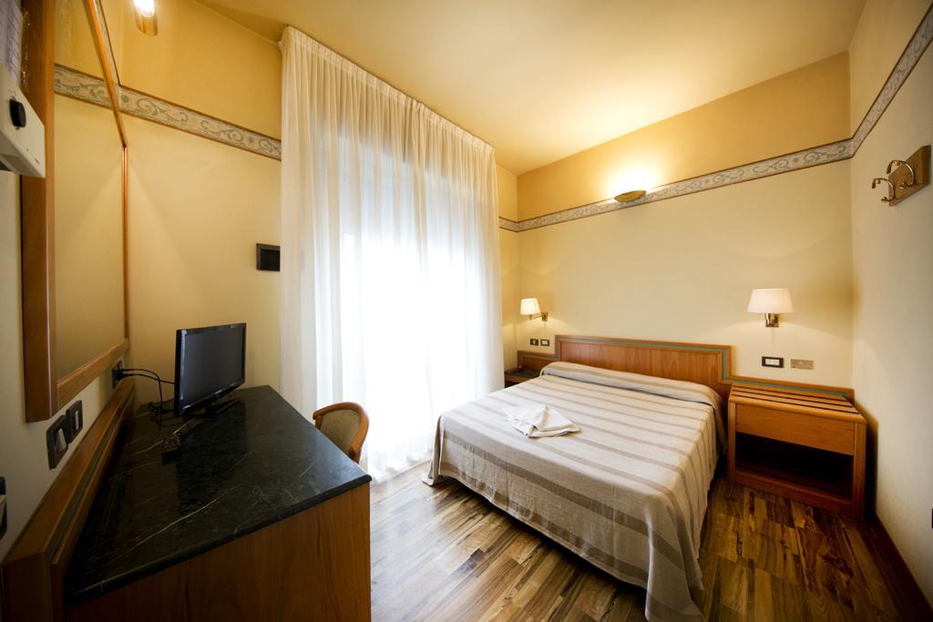 Hotel Marina Bay Rimini Esterno foto