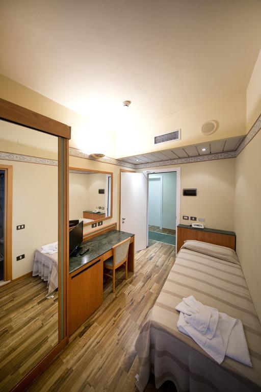 Hotel Marina Bay Rimini Esterno foto