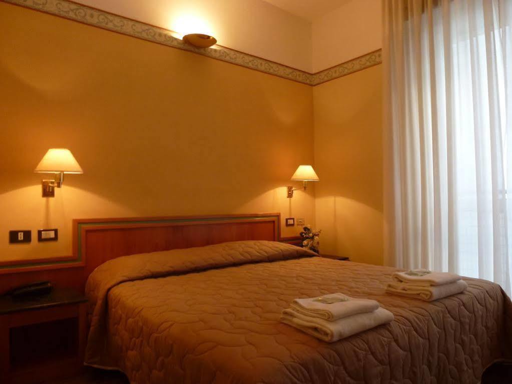 Hotel Marina Bay Rimini Esterno foto