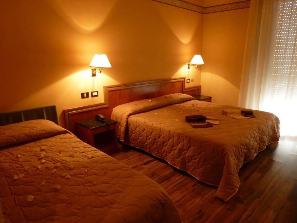 Hotel Marina Bay Rimini Esterno foto