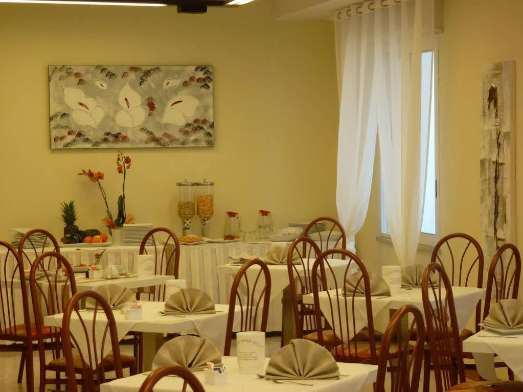 Hotel Marina Bay Rimini Esterno foto