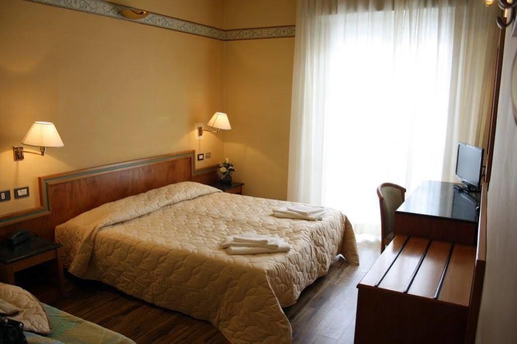 Hotel Marina Bay Rimini Esterno foto