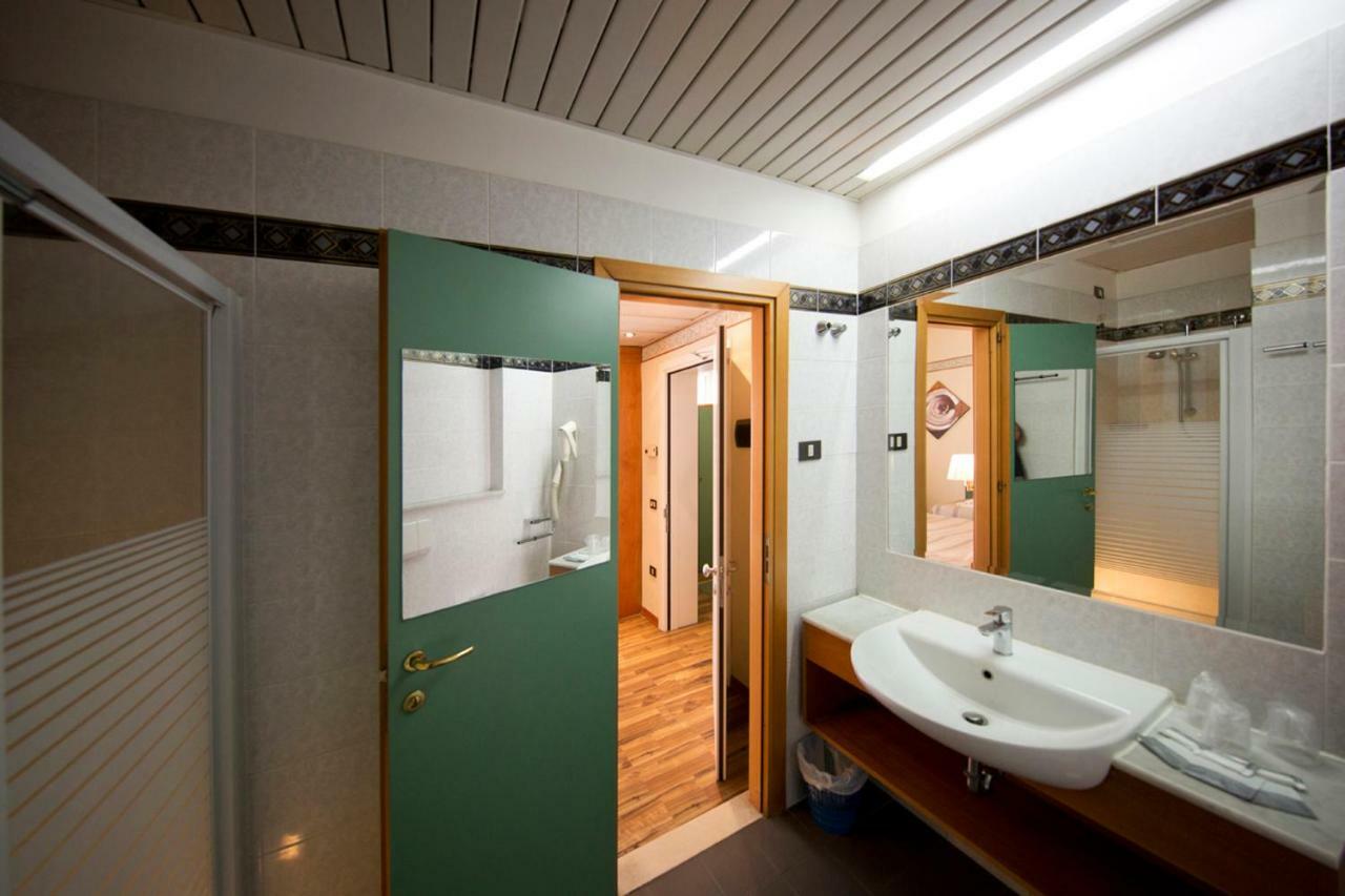 Hotel Marina Bay Rimini Esterno foto