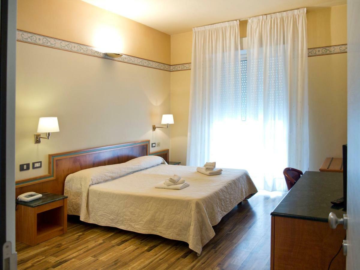 Hotel Marina Bay Rimini Esterno foto