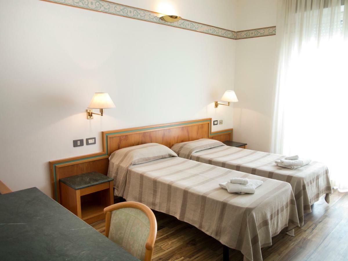 Hotel Marina Bay Rimini Esterno foto